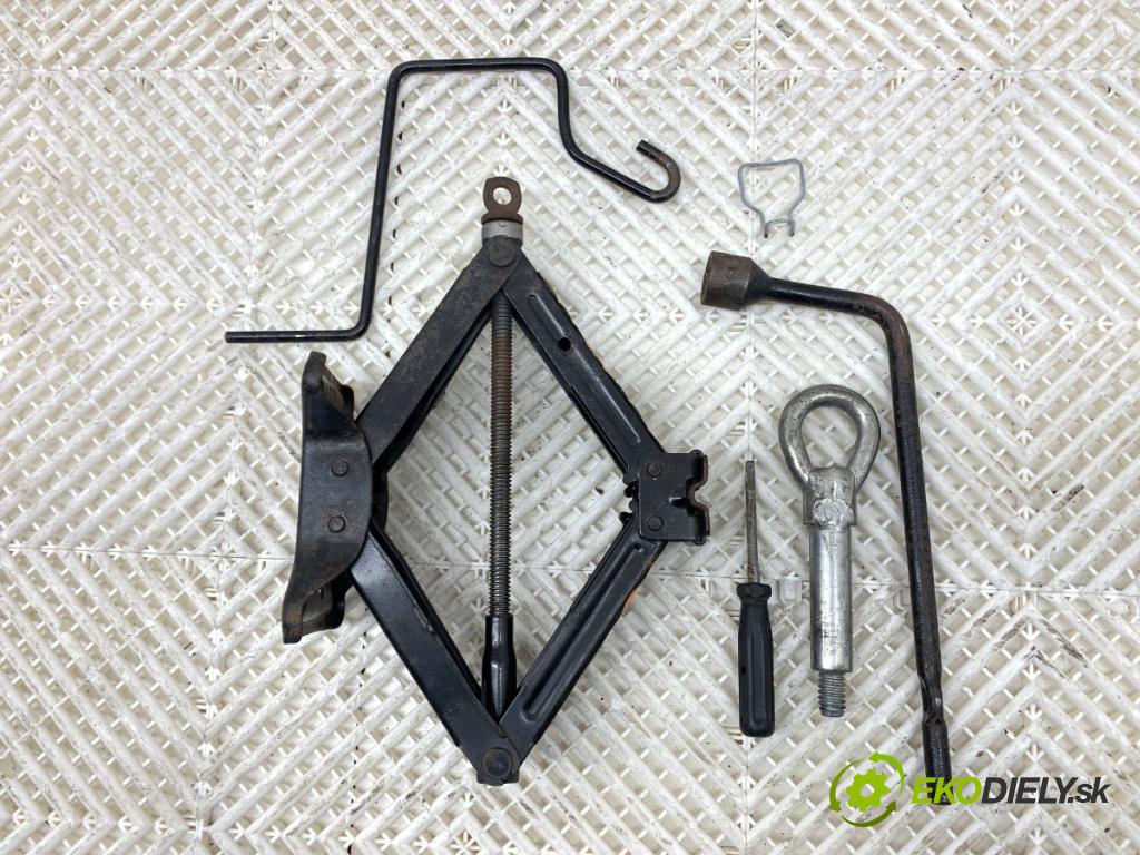 OPEL INSIGNIA A liftback 2009 118 kW 2.0 CDTI (68) 1956 souprava náradí