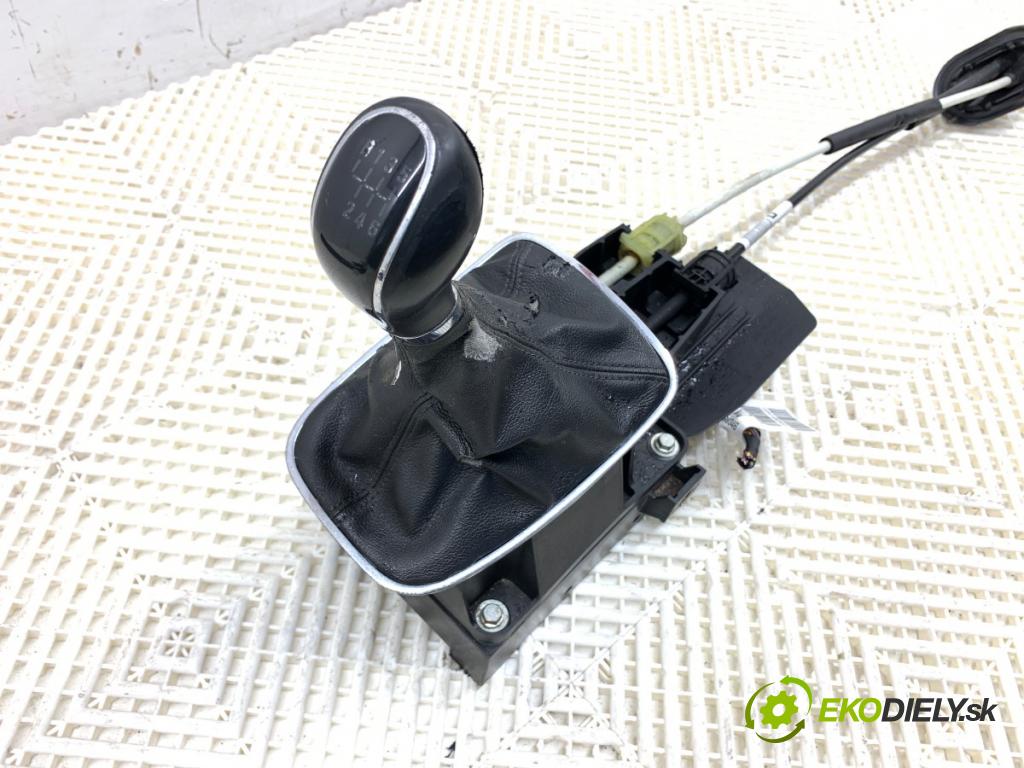 OPEL INSIGNIA A liftback 2009 118 kW 2.0 CDTI (68) 1956 Kulisa 55563829 (Rýchlostná páka (kulisa))