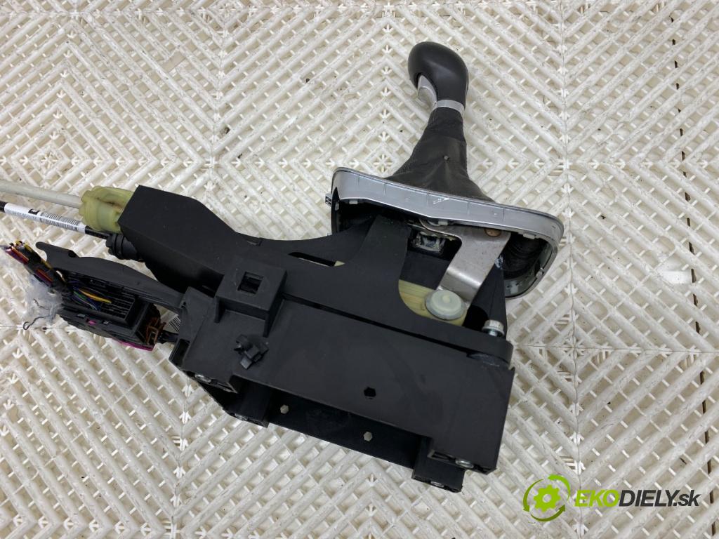 OPEL INSIGNIA A liftback 2009 118 kW 2.0 CDTI (68) 1956 Kulisa 55563829 (Rýchlostná páka (kulisa))