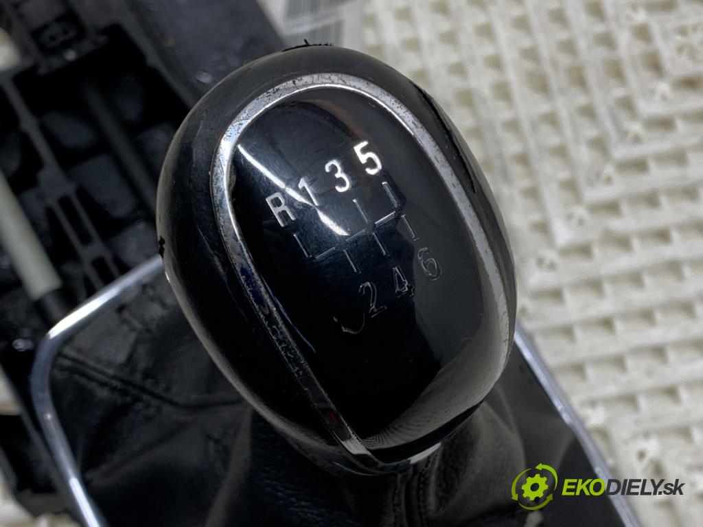 OPEL INSIGNIA A liftback 2009 118 kW 2.0 CDTI (68) 1956 Kulisa 55563829 (Rýchlostná páka (kulisa))