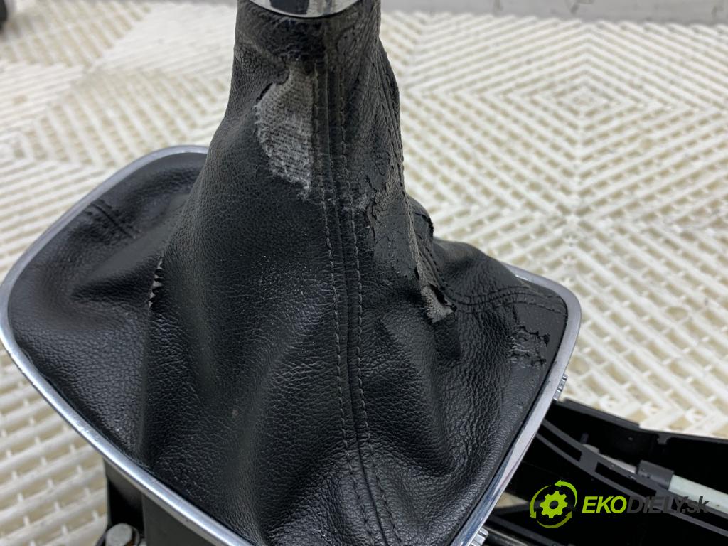 OPEL INSIGNIA A liftback 2009 118 kW 2.0 CDTI (68) 1956 Kulisa 55563829 (Rýchlostná páka (kulisa))