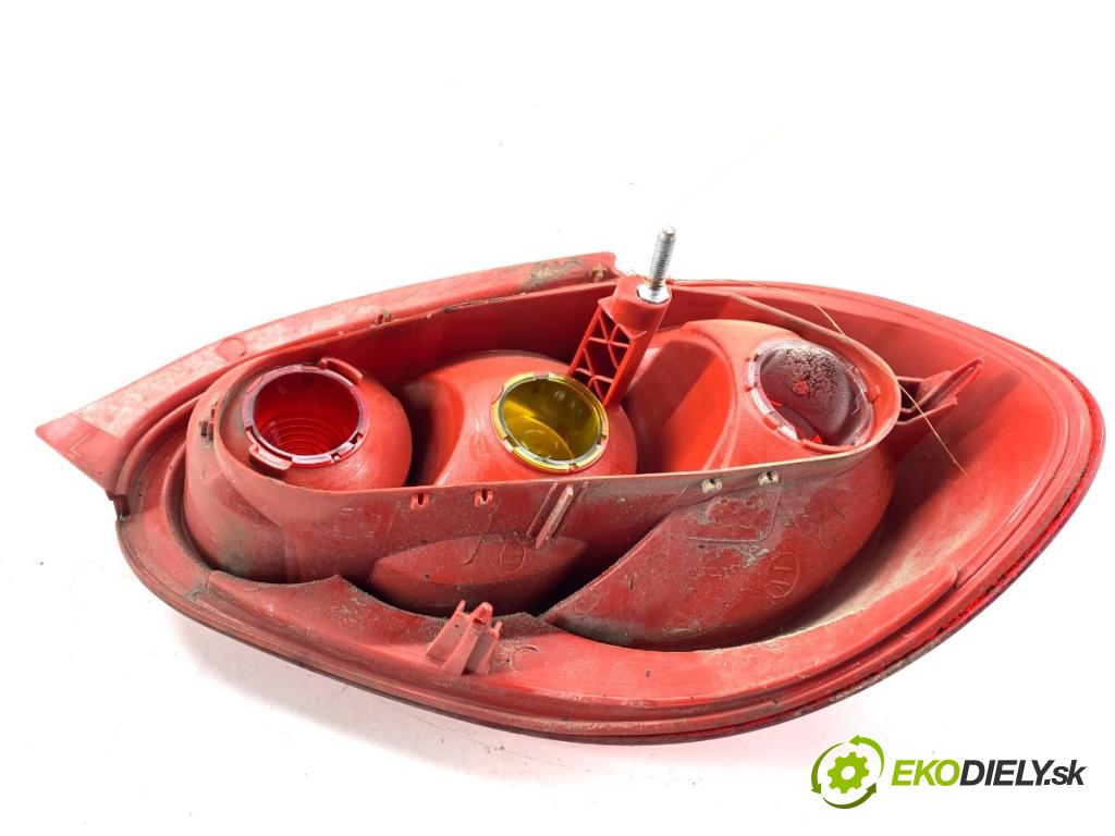 TOYOTA AYGO I liftback 2005 50 kW 1.0 (KGB10_) 998 světlo levý zadní část