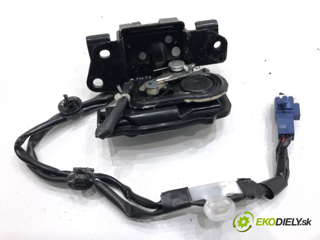 LEXUS CT liftback 2011 73 kW 200h (ZWA10_) 1798 zámok dverí zad