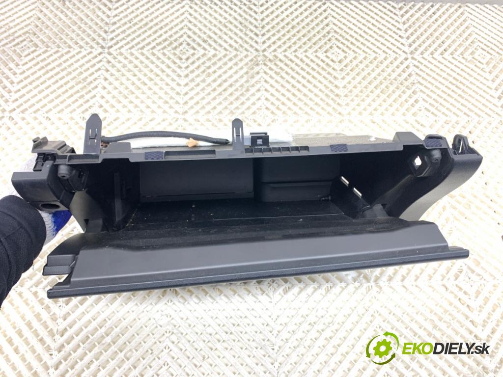 LEXUS CT liftback 2011 73 kW 200h (ZWA10_) 1798 Priehradka, kastlík spolujazdca  (Priehradka (kastlík))