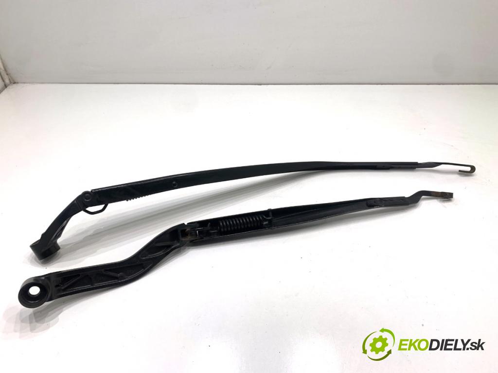 LEXUS CT liftback 2011 73 kW 200h (ZWA10_) 1798 Rameno stierače predný