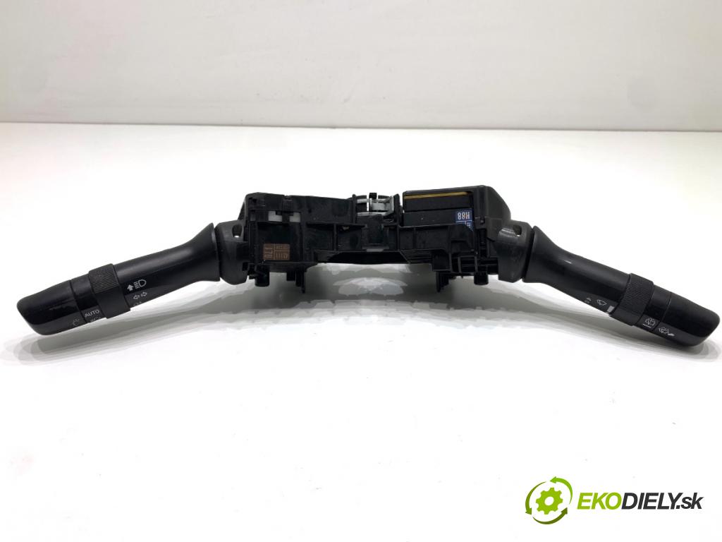 LEXUS CT liftback 2011 73 kW 200h (ZWA10_) 1798 Prepínač kombinovaný 173832 (Prepínacie páčky pod volantom)