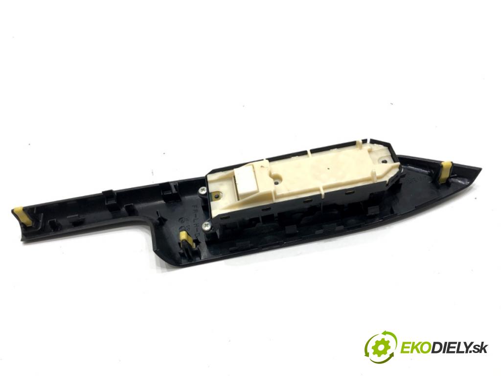 LEXUS CT liftback 2011 73 kW 200h (ZWA10_) 1798 Prepínač okien 74232-76010 (Prepínacie páčky pod volantom)