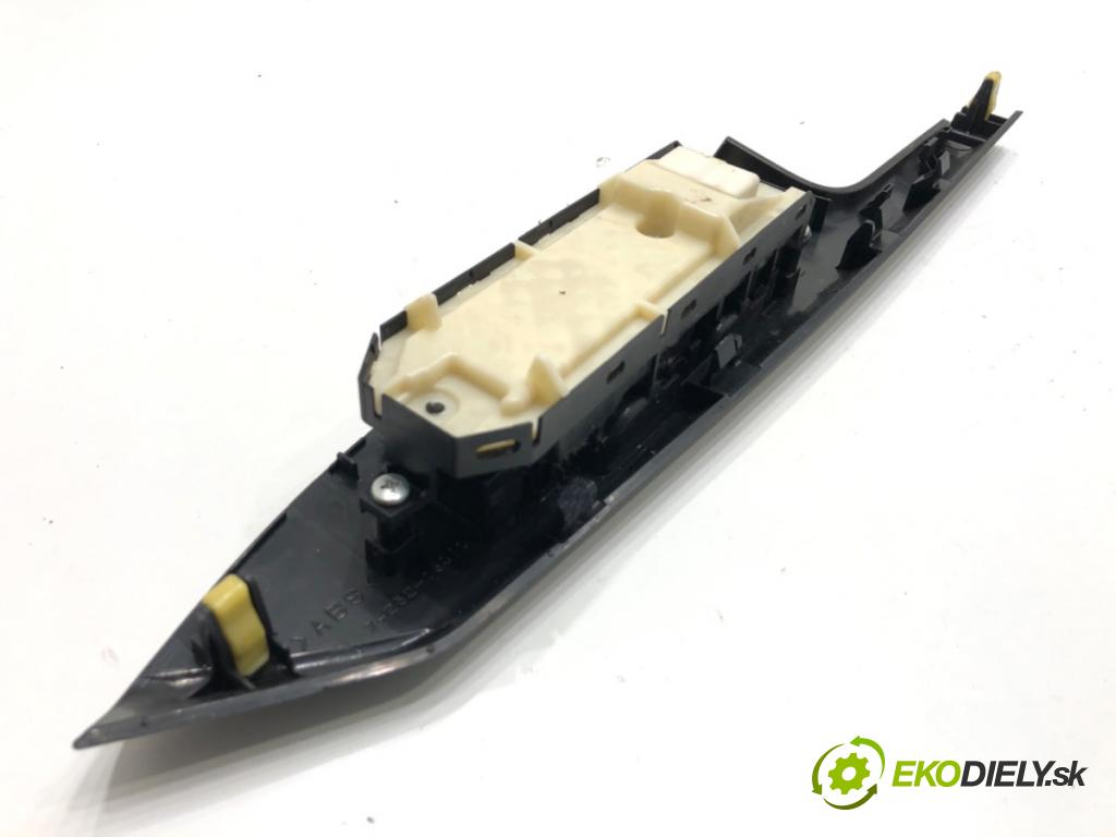 LEXUS CT liftback 2011 73 kW 200h (ZWA10_) 1798 Prepínač okien 74232-76010 (Prepínacie páčky pod volantom)