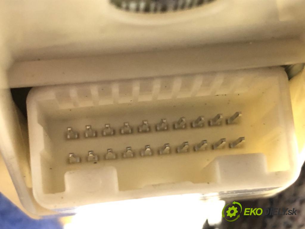 LEXUS CT liftback 2011 73 kW 200h (ZWA10_) 1798 Prepínač okien 74232-76010 (Prepínacie páčky pod volantom)