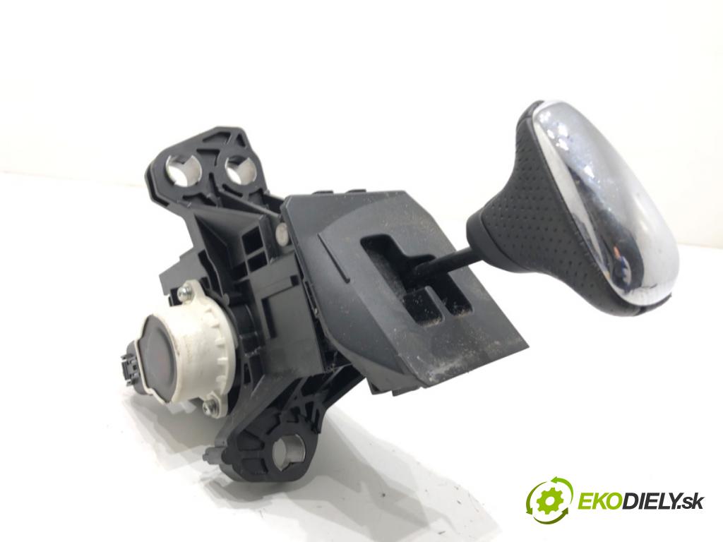 LEXUS CT liftback 2011 73 kW 200h (ZWA10_) 1798 Kulisa 75C833 (Rýchlostná páka (kulisa))