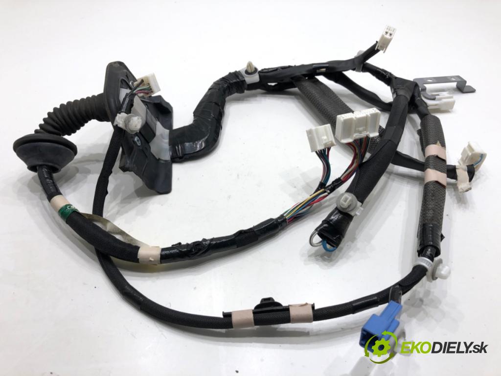 LEXUS CT liftback 2011 73 kW 200h (ZWA10_) 1798 Káblovačka Dvere predný ľavy 82152-76200