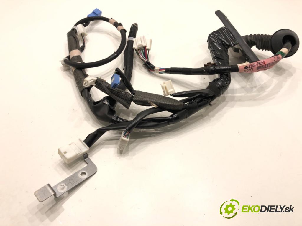 LEXUS CT liftback 2011 73 kW 200h (ZWA10_) 1798 káblovačka dveře přední část pravý 82151-76200