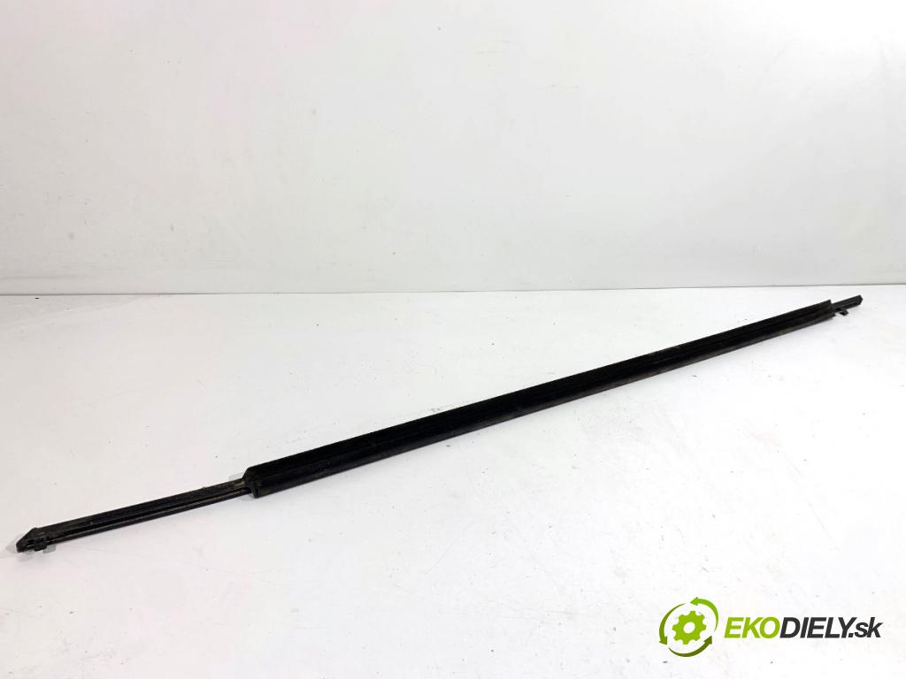LEXUS CT liftback 2011 73 kW 200h (ZWA10_) 1798 Lišta Sbírání: predný pravy
