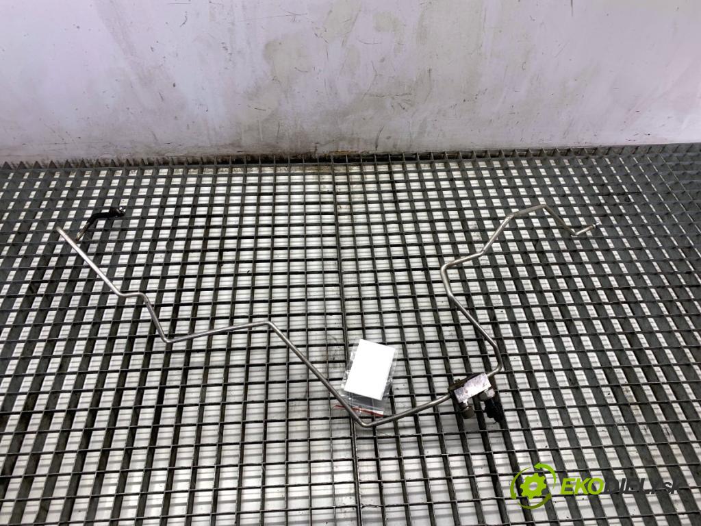 LEXUS CT liftback 2011 73 kW 200h (ZWA10_) 1798 rúrka klimatizácie  (Rúrka klimatizácie)