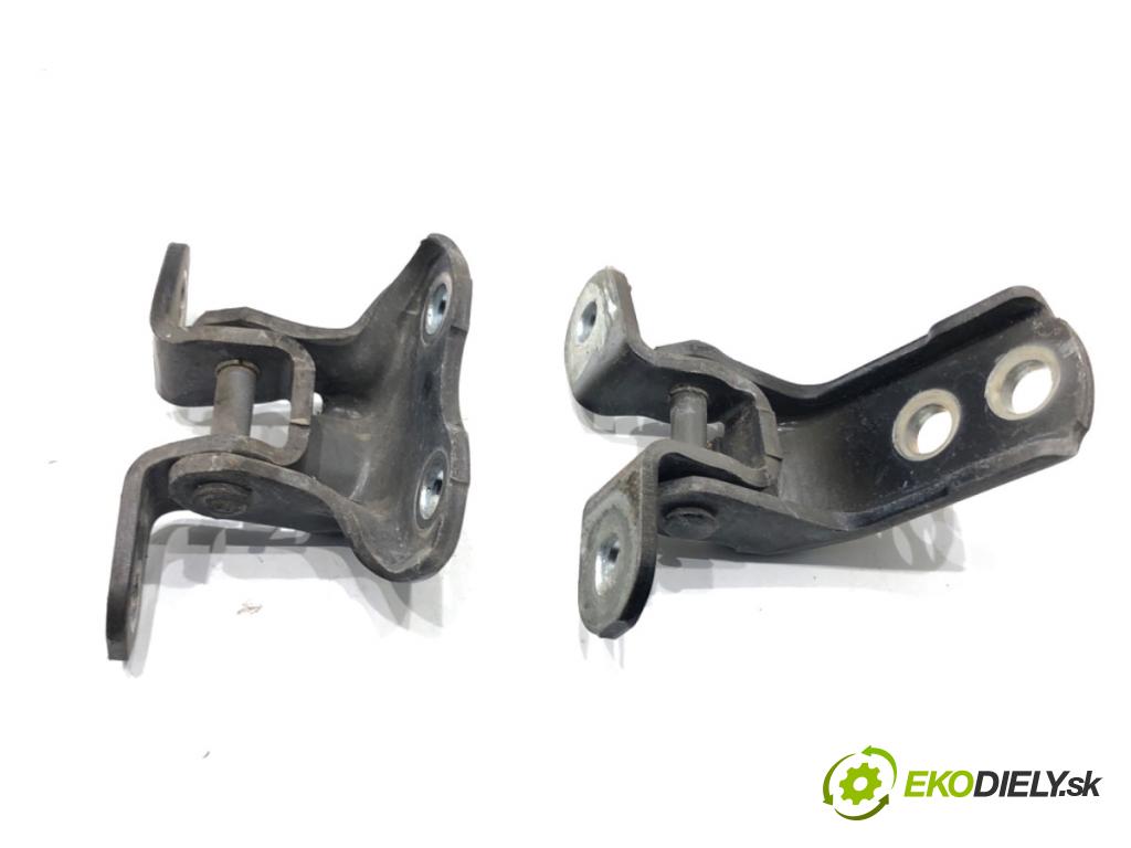 LEXUS CT liftback 2011 73 kW 200h (ZWA10_) 1798 závesky Dvere predný pravé 