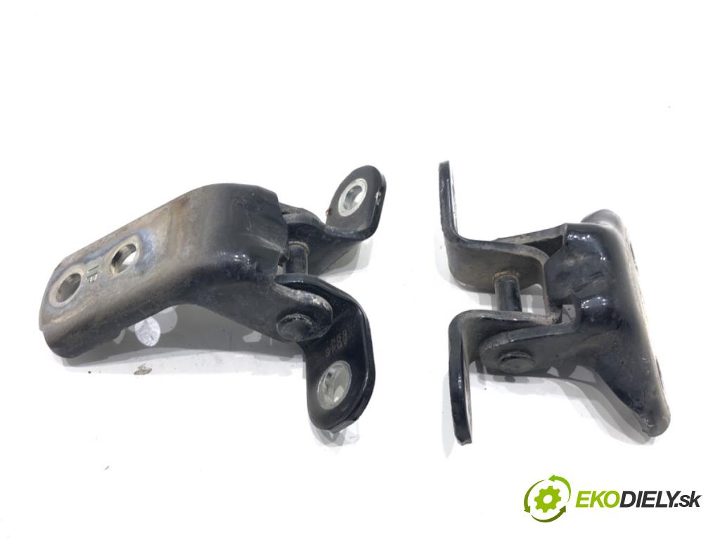 LEXUS CT liftback 2011 73 kW 200h (ZWA10_) 1798 závesky Dvere predný pravé