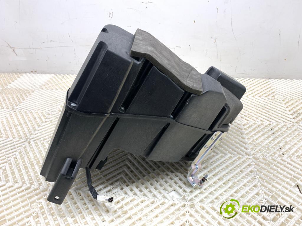 LEXUS CT liftback 2011 73 kW 200h (ZWA10_) 1798 subwoofer 86150-76010 (Audio zariadenie)