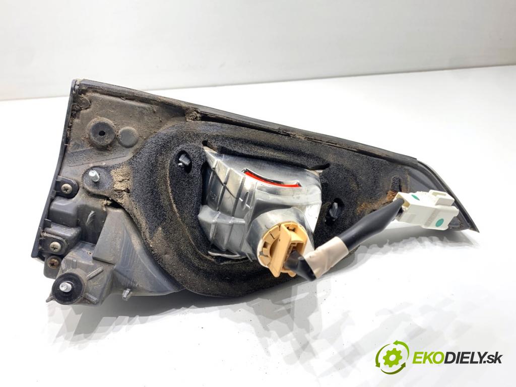 LEXUS CT liftback 2011 73 kW 200h (ZWA10_) 1798 Svetlo zad pravá vnútorná  (Kľučka dverí ostatné)
