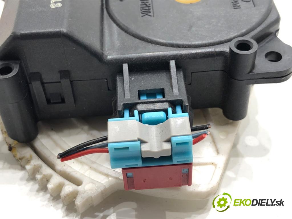 LEXUS CT liftback 2011 73 kW 200h (ZWA10_) 1798 Motor kúrenia 063800-0172