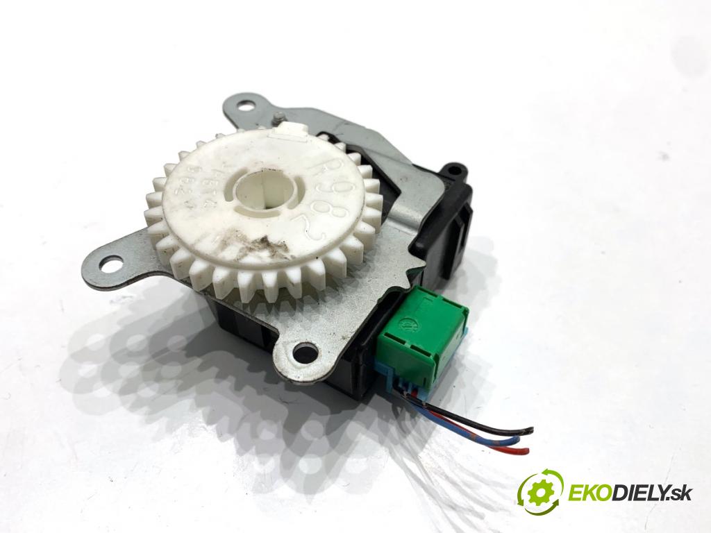 LEXUS CT liftback 2011 73 kW 200h (ZWA10_) 1798 Motor kúrenia 063800-1100