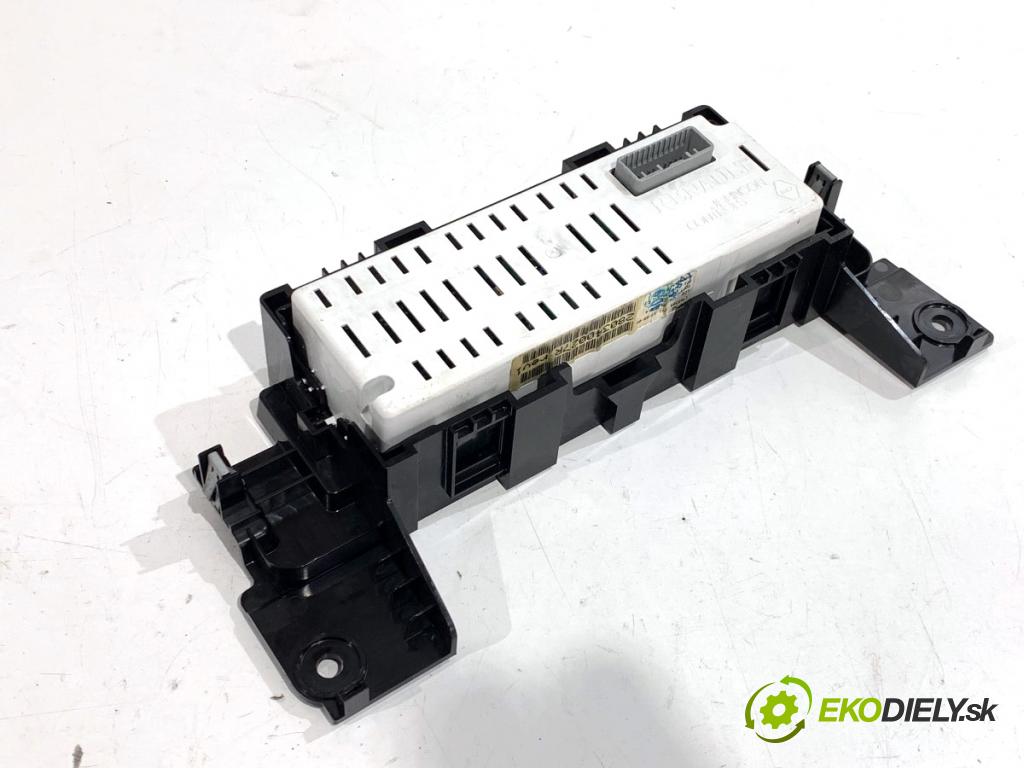 RENAULT LAGUNA III Kombi 2008 96 kW 2.0 dCi (KT07, KT0J, KT14, KT1A, KT1S) 1995 Dislpej 280340027R (Prístrojová doska)