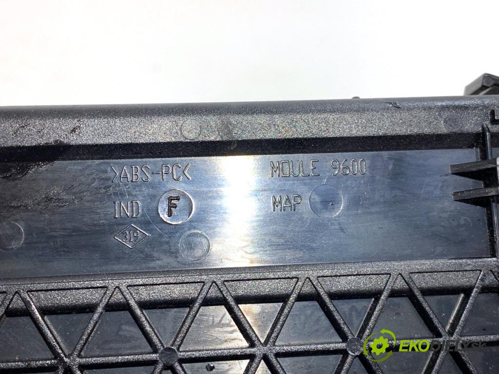 RENAULT LAGUNA III Kombi 2008 96 kW 2.0 dCi (KT07, KT0J, KT14, KT1A, KT1S) 1995 Držiak na nápoje (Držiak (úchyt) na nápoje)