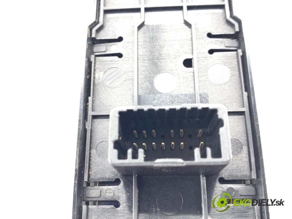 RENAULT LAGUNA III Kombi 2008 96 kW 2.0 dCi (KT07, KT0J, KT14, KT1A, KT1S) 1995 Prepínač okien  (Prepínacie páčky pod volantom)