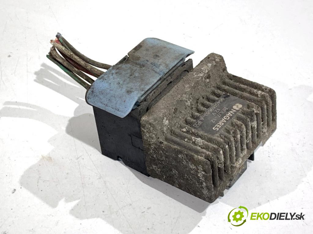 RENAULT LAGUNA III Kombi 2008 96 kW 2.0 dCi (KT07, KT0J, KT14, KT1A, KT1S) 1995 relé sviečok žhavenia 9640469680 (Relé)