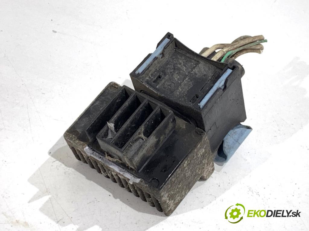 RENAULT LAGUNA III Kombi 2008 96 kW 2.0 dCi (KT07, KT0J, KT14, KT1A, KT1S) 1995 relé sviečok žhavenia 9640469680 (Relé)