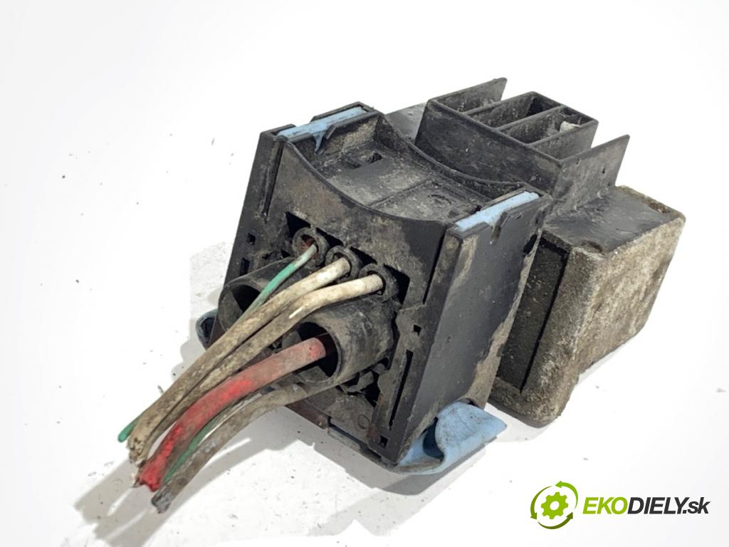 RENAULT LAGUNA III Kombi 2008 96 kW 2.0 dCi (KT07, KT0J, KT14, KT1A, KT1S) 1995 relé sviečok žhavenia 9640469680 (Relé)