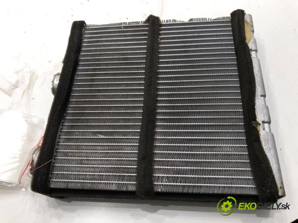 RENAULT LAGUNA III Kombi 2008 96 kW 2.0 dCi (KT07, KT0J, KT14, KT1A, KT1S) 1995 topné těleso radiátor topení  (Radiátor topení)