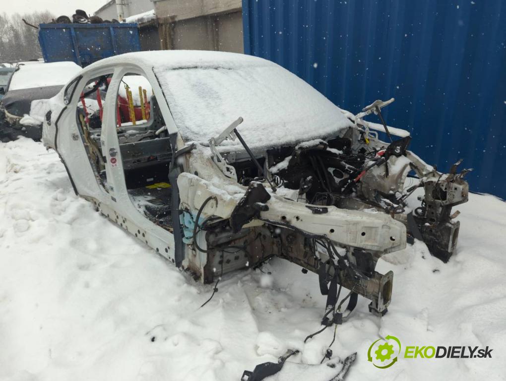 BMW F16 SUV 2015 230 kW xDrive 40 d 2993 karoséria ČTVRŤÁK: Blatník prah strecha PODŁUŻNICA 