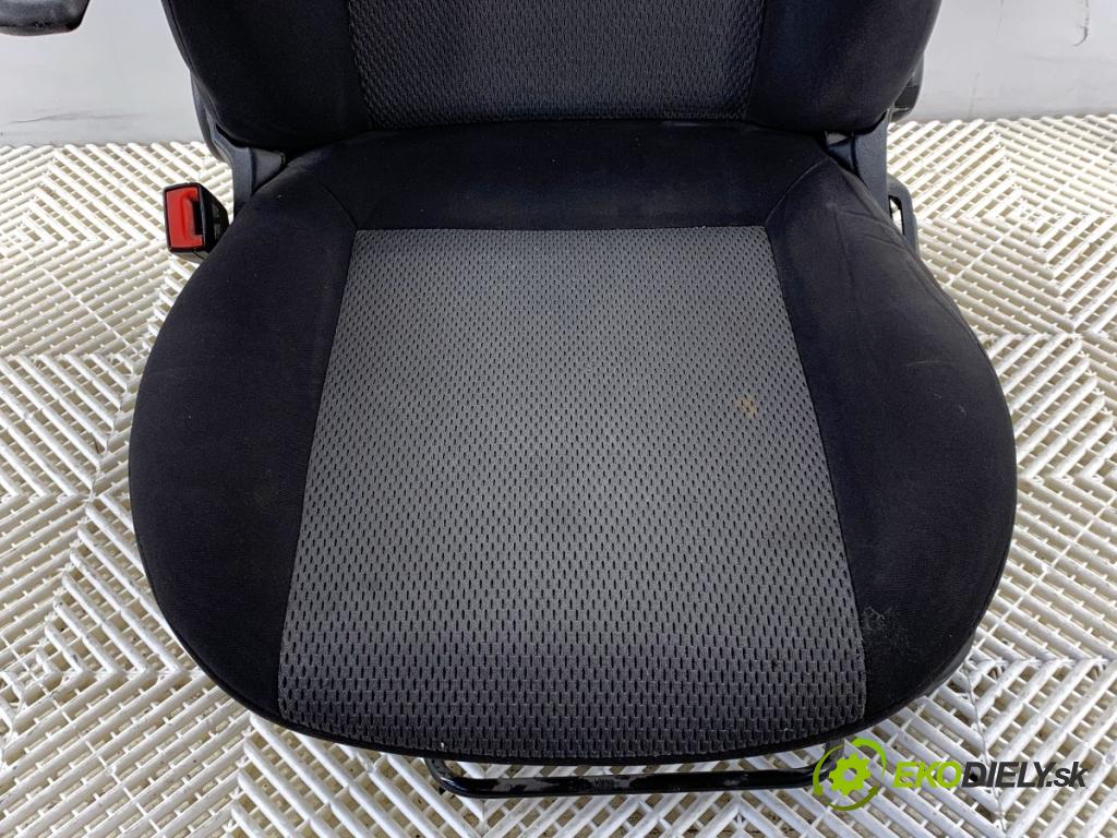 FIAT DOBLO II Autobus 2014 77 kW 1.6 D Multijet (263AXD1B) 1598 Sedadlo ľavy predný