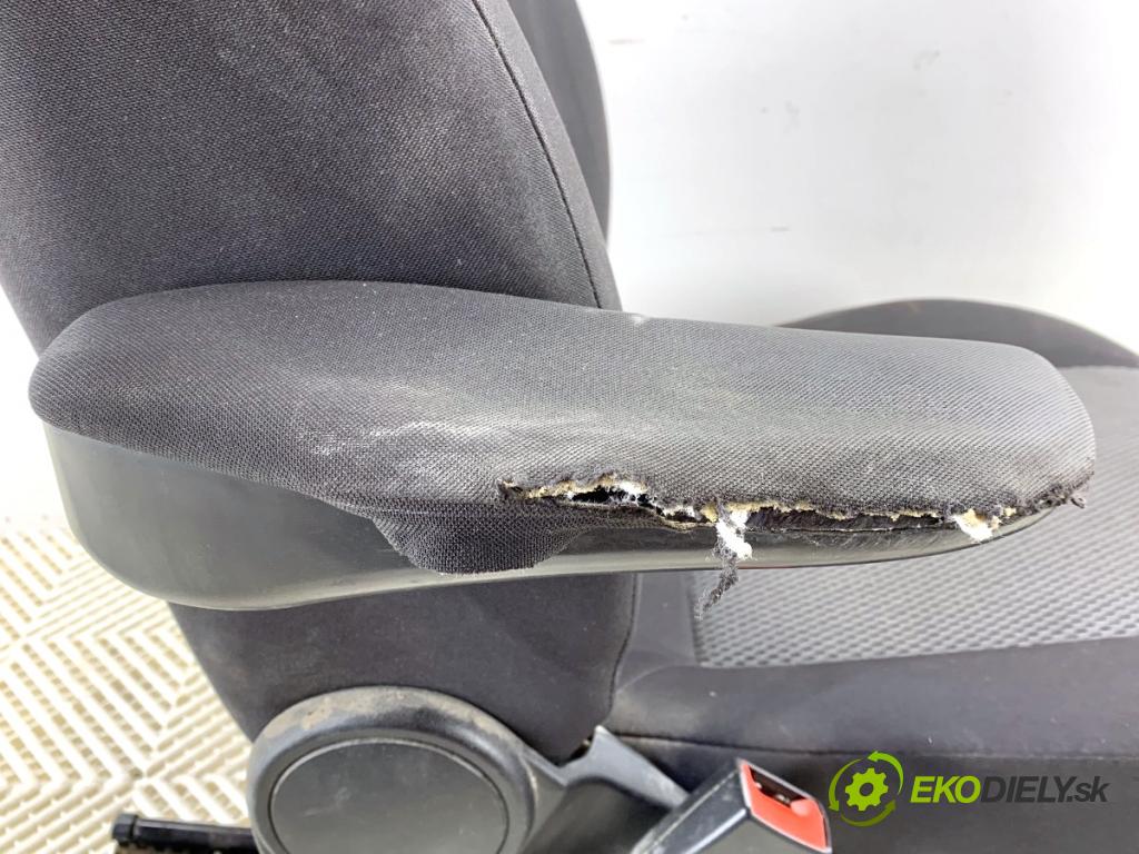 FIAT DOBLO II Autobus 2014 77 kW 1.6 D Multijet (263AXD1B) 1598 Sedadlo ľavy predný