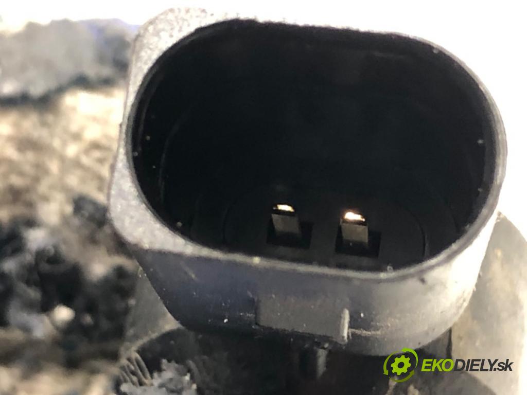 AUDI Q3 II SUV 2021 110 kW 35 TFSI Mild Hybrid 1498 Snímač klepania 030905377D (Snímač)