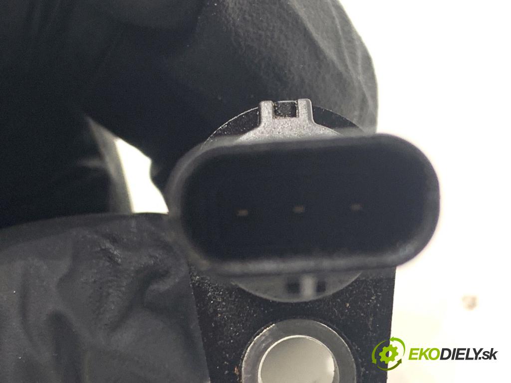 AUDI Q3 II SUV 2021 110 kW 35 TFSI Mild Hybrid 1498 Snímač pozície vačkového hriadeľa 04L907601A (Snímač polohy kľukového hriadeľa)