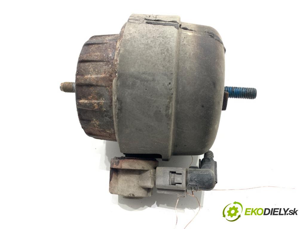 AUDI A6 C6 Kombi 2007 132 kW 2.7 TDI 2698 AirBag motora levý 4F0199379L