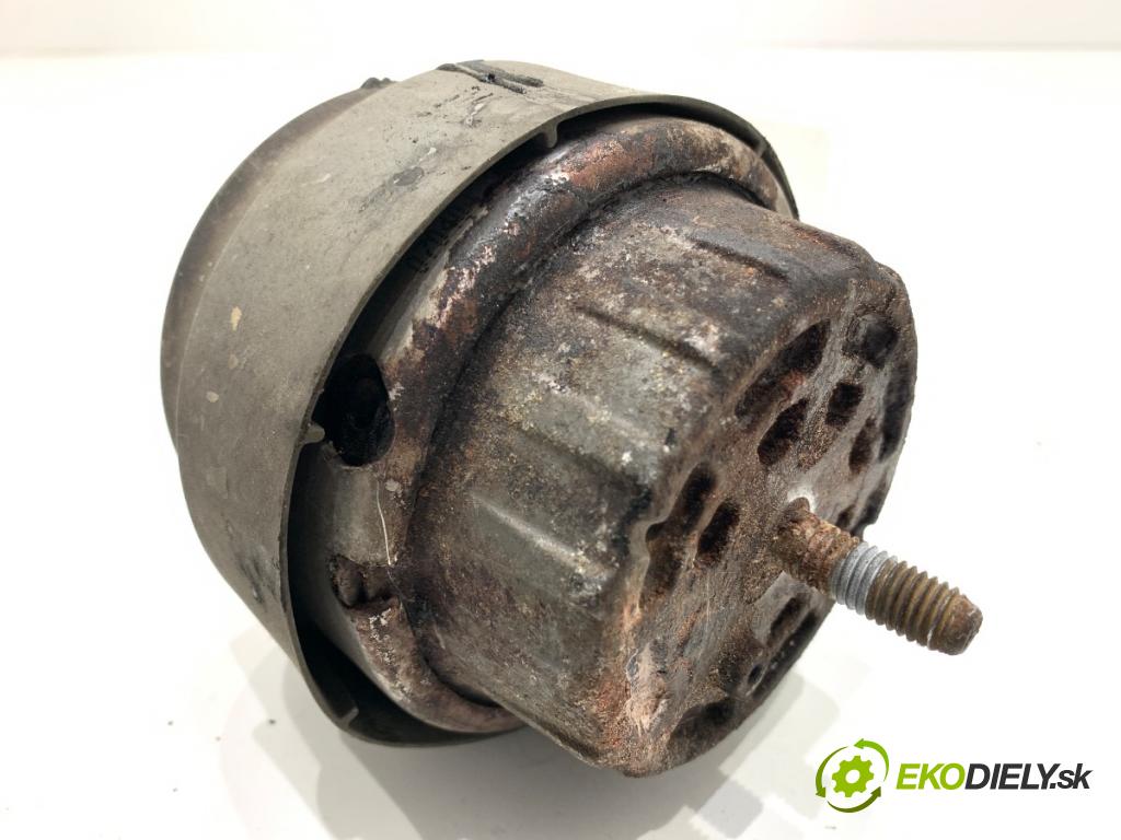 AUDI A6 C6 Kombi 2007 132 kW 2.7 TDI 2698 AirBag motora levý 4F0199379L