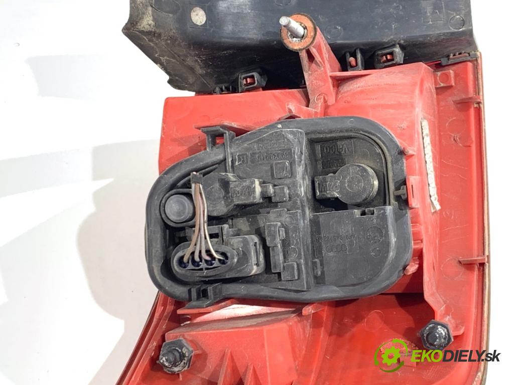 AUDI A6 C6 Kombi 2007 132 kW 2.7 TDI 2698 Svetlo pravy zad 4F9945096H