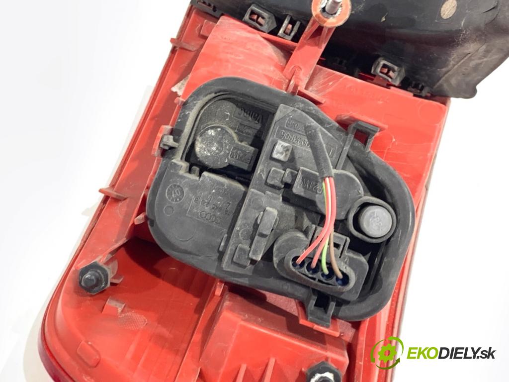 AUDI A6 C6 Kombi 2007 132 kW 2.7 TDI 2698 Svetlo ľavy zad 4F9945095H