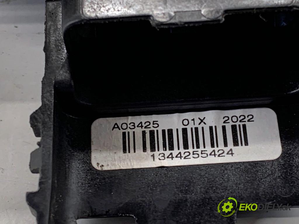 OPEL CORSA F liftback 2023 74 kW 1.2 (68) 1199 zámok Dvere pravy predný 444121