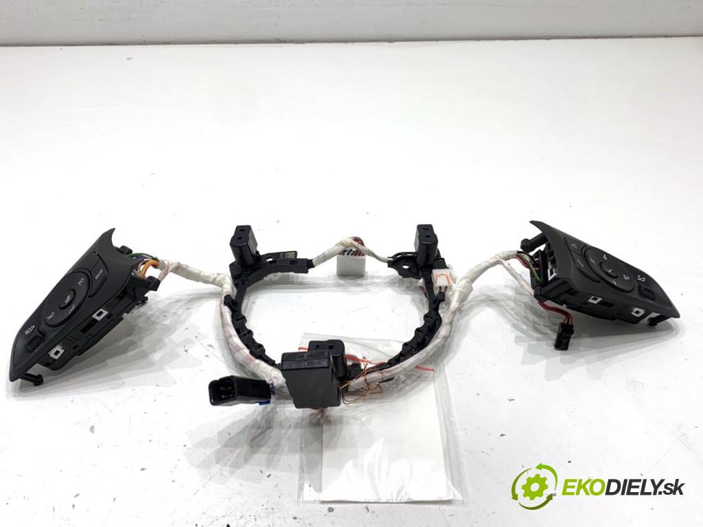 OPEL CORSA F liftback 2023 74 kW 1.2 (68) 1199 SPÍNAČE: volantu 39172789 39203689