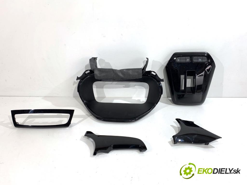 OPEL CORSA F liftback 2023 74 kW 1.2 (68) 1199 lišty kryt 39176073 9844371580 (Lišta)