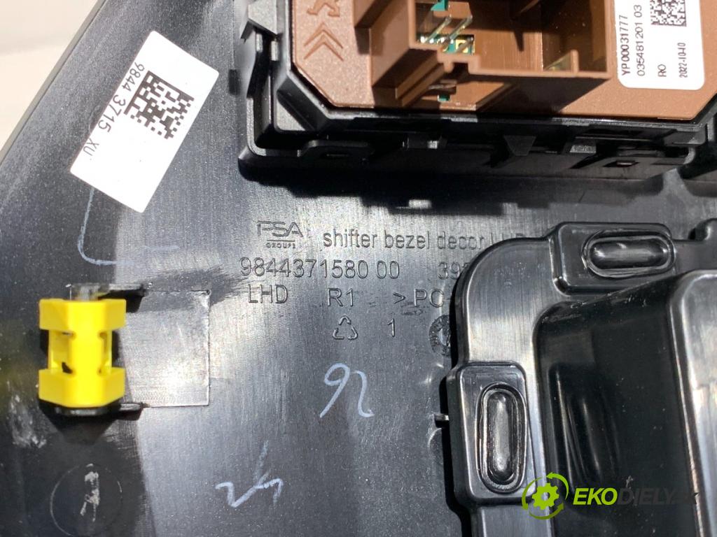 OPEL CORSA F liftback 2023 74 kW 1.2 (68) 1199 lišty kryt 39176073 9844371580 (Lišta)