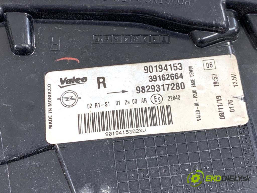 OPEL CORSA F liftback 2023 74 kW 1.2 (68) 1199 Svetlo pravy zad 9829317280