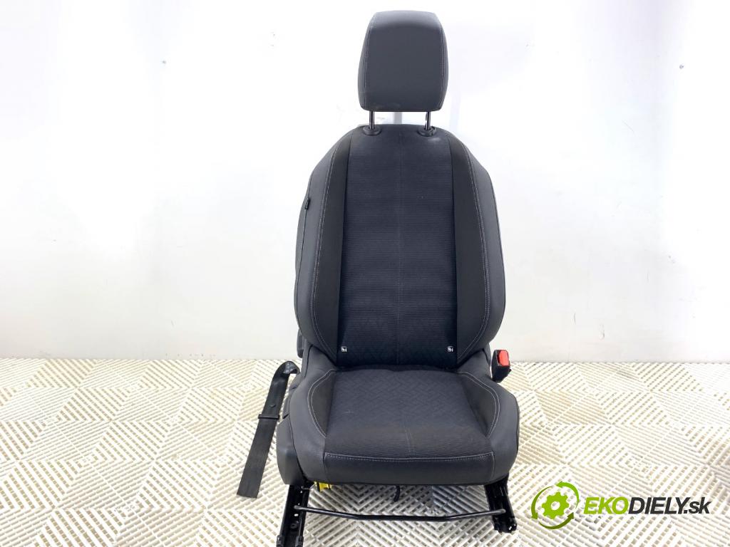 OPEL CORSA F liftback 2023 74 kW 1.2 (68) 1199 sedadlo pravý přední část 