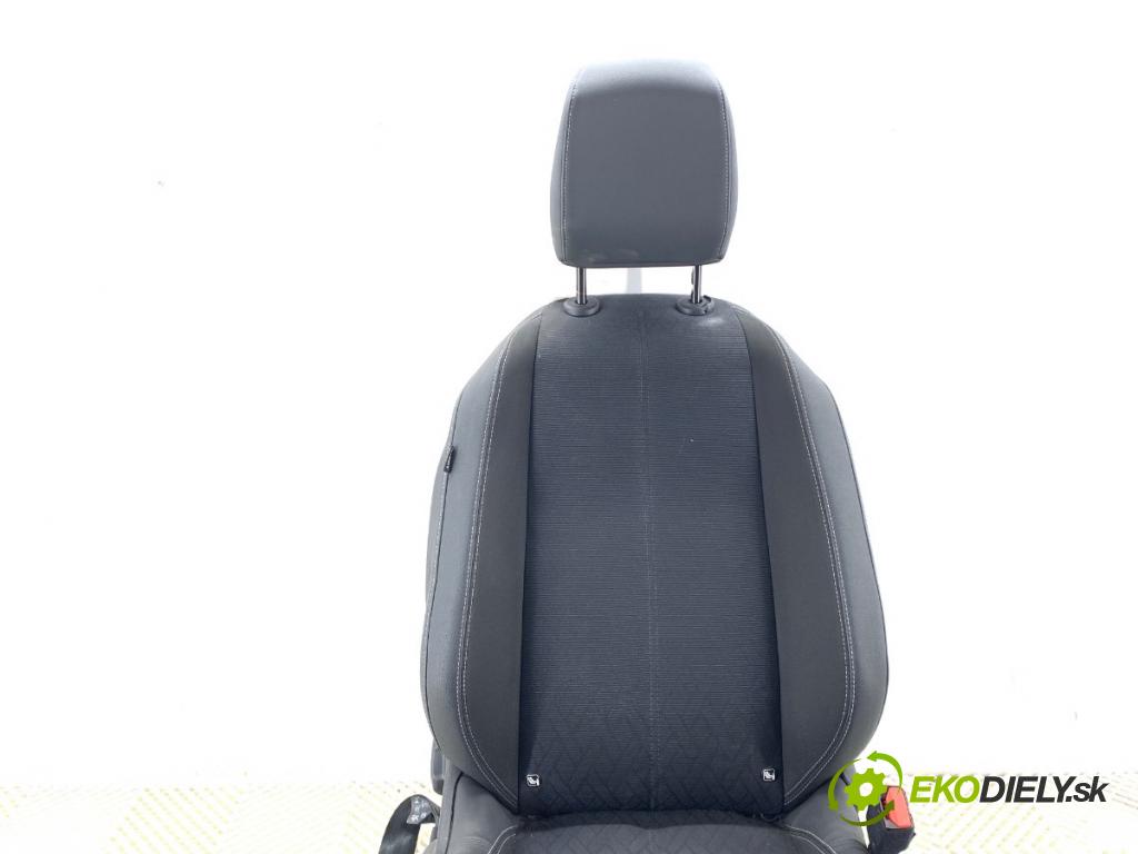 OPEL CORSA F liftback 2023 74 kW 1.2 (68) 1199 sedadlo pravý přední část