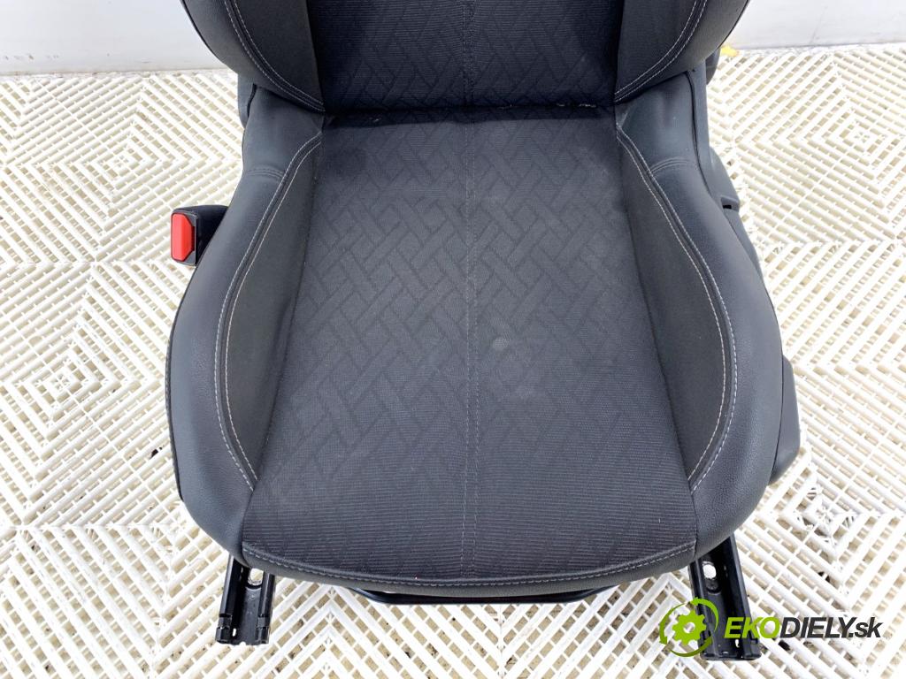 OPEL CORSA F liftback 2023 74 kW 1.2 (68) 1199 sedadlo levý přední část