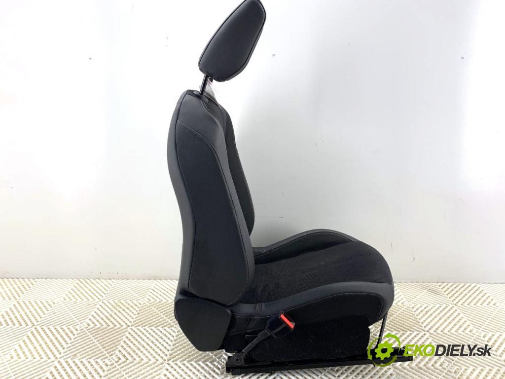 OPEL CORSA F liftback 2023 74 kW 1.2 (68) 1199 sedadlo levý přední část