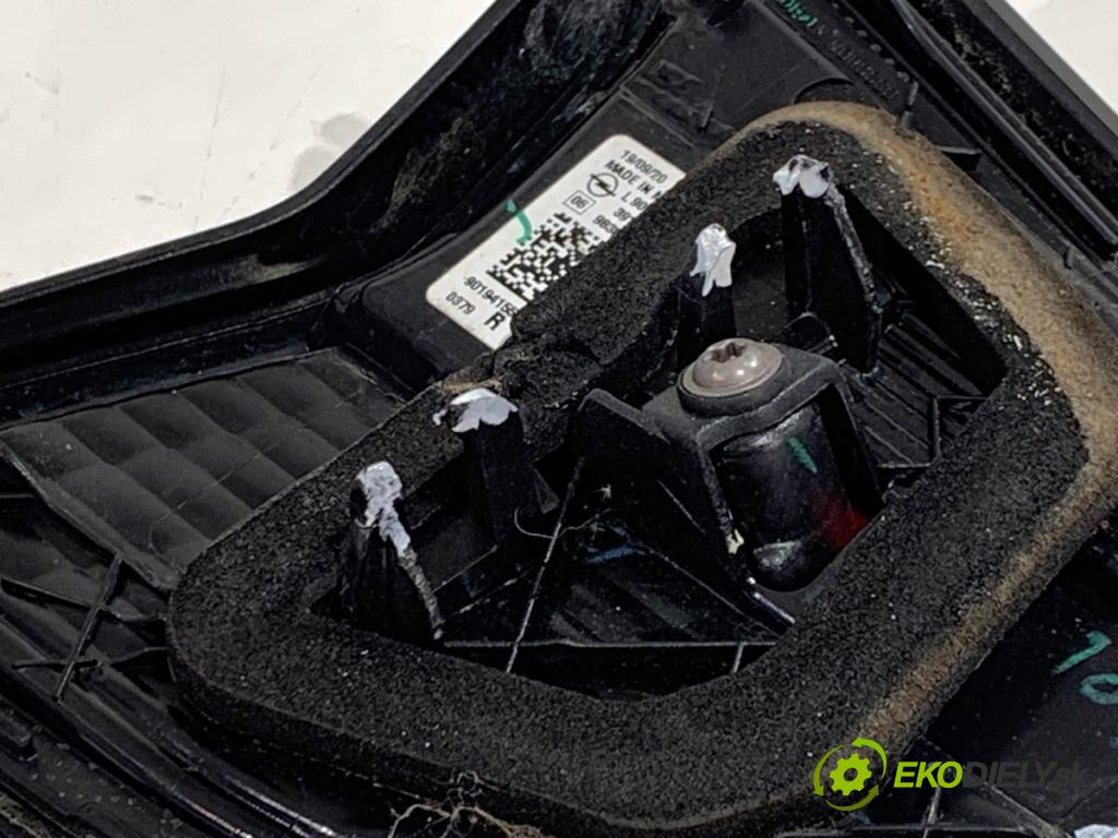 OPEL CORSA F liftback 2023 74 kW 1.2 (68) 1199 Svetlo zad pravá vnútorná 39162671 (Kľučka dverí ostatné)